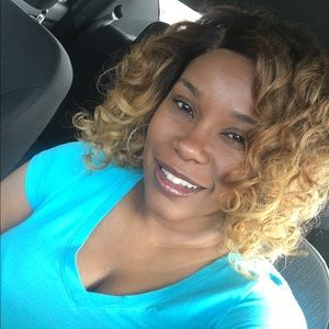 Meet your Posher, Joi